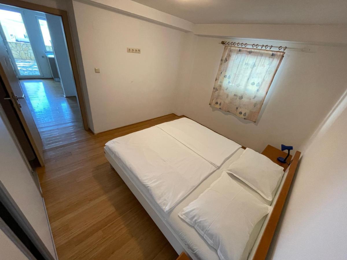 Apartment Victoria Stara Baška Exterior foto
