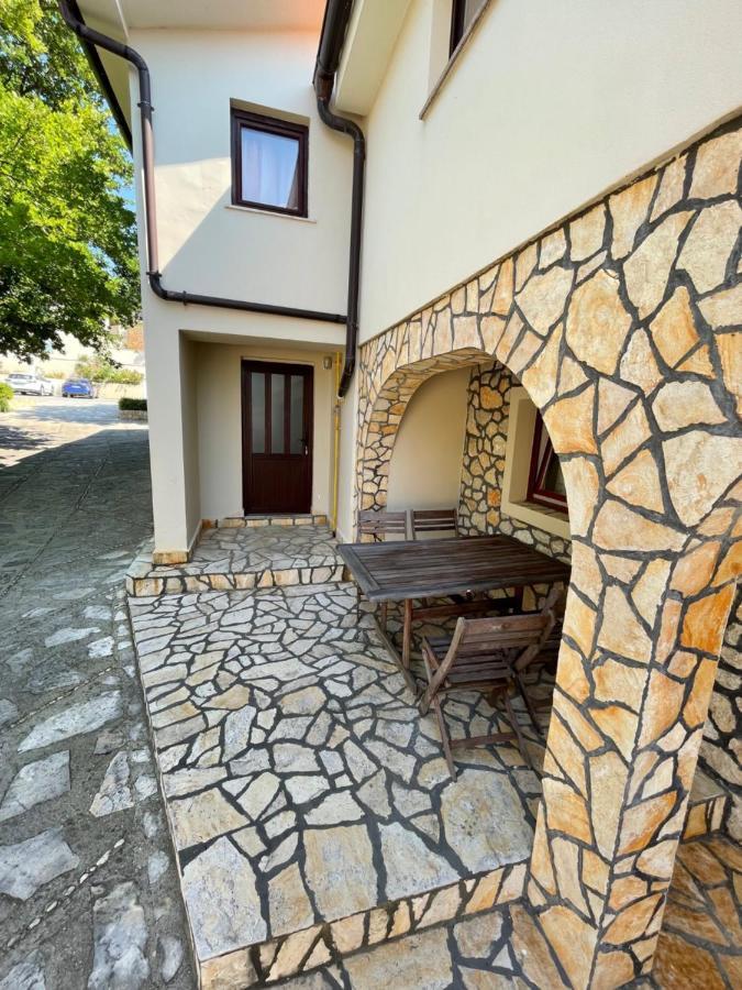 Apartment Victoria Stara Baška Exterior foto